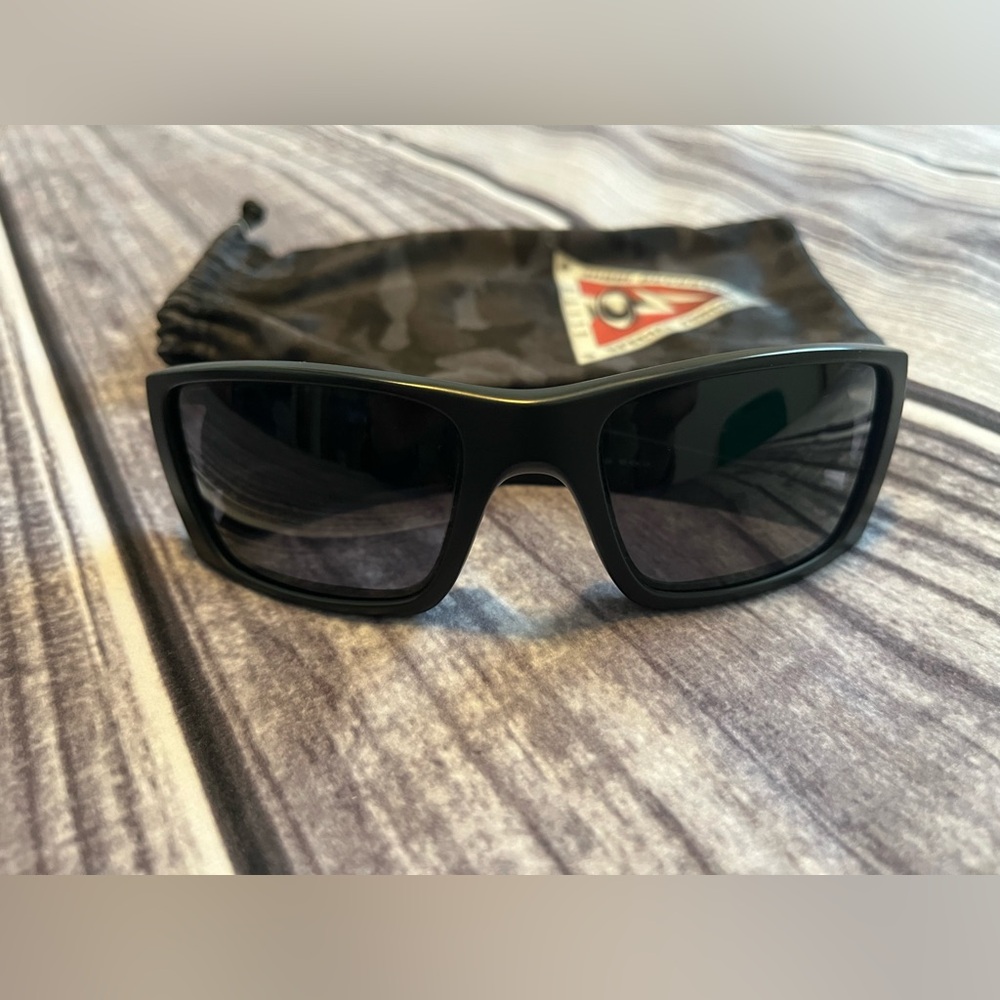 Men’s Oakley Fuel Cell OO9096-29 sunglassess